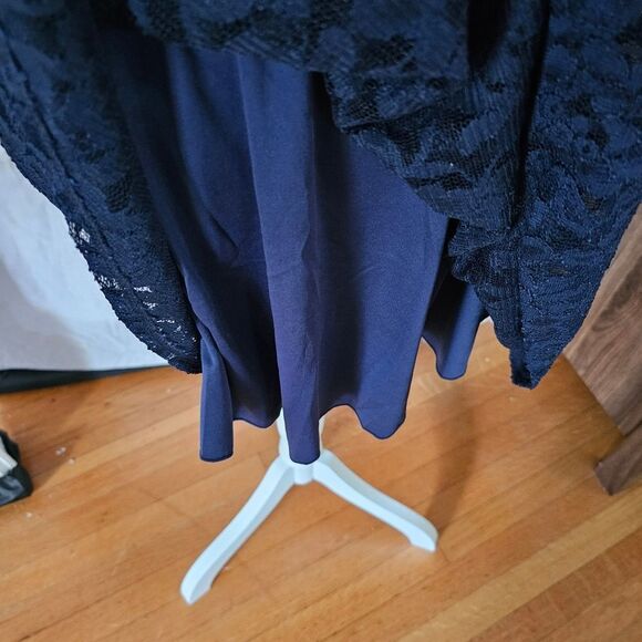 Elegant Navy Lace Dress - Picture 4 of 7